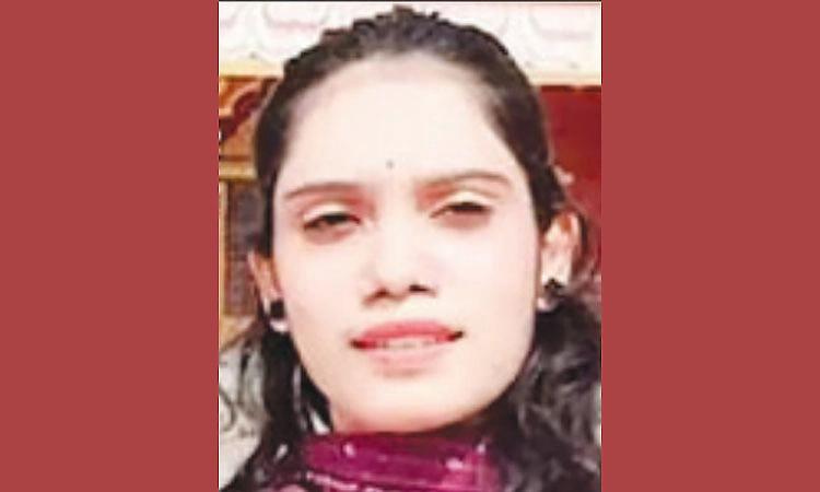 Private bank employee killed in bike accident while crossing road