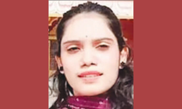 ಬೈಕ್‌ ಡಿಕ್ಕಿ: ರಸ್ತೆ ದಾಟುತ್ತಿದ್ದ ಖಾಸಗಿ ಬ್ಯಾಂಕ್‌ ಉದ್ಯೋಗಿ ದುರ್ಮರಣ