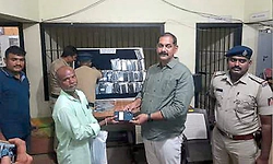 Surathkal ಪೊಲೀಸ್ ಠಾಣೆಯಿಂದ ಮೊಬೈಲ್ ಹಸ್ತಾಂತರ