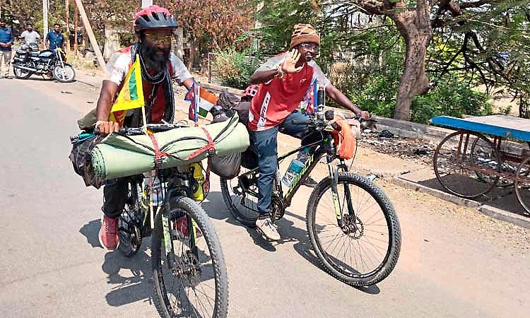 ಭಾರತದ ಮೂಲಕ ಶ್ರೀಲಂಕಾದಿಂದ ನೇಪಾಳಕ್ಕೆ ಸ್ನೇಹಿತರ ಸೈಕಲ್ ಯಾನ