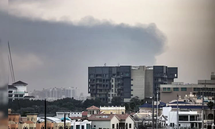 Dubai: ಮುಂದುವರಿದ ಯುದ್ಧ… ಇರಾನ್‌ ಕ್ಷಿಪಣಿಗಳನ್ನು ಆಕಾಶ ಮಾರ್ಗದಲ್ಲೇ ಹೊಡೆದುರುಳಿಸಿದ ದುಬೈ