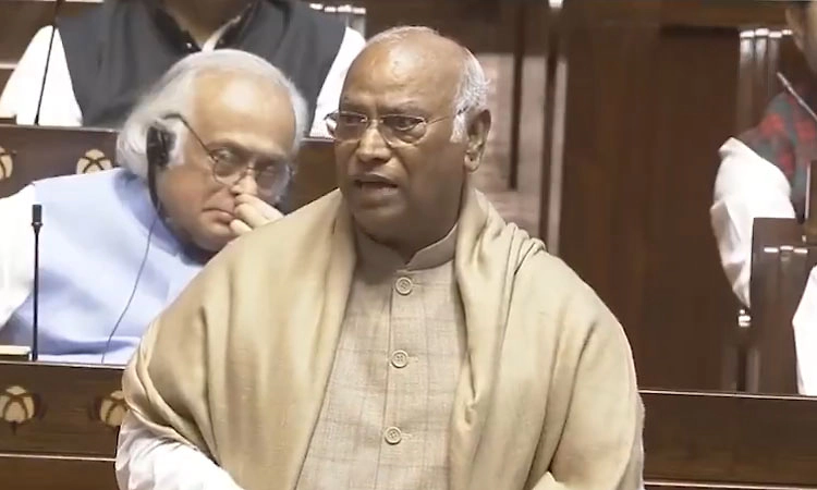 ದೇವೇಗೌಡರು ನಮ್ಮನ್ನು ಲವ್ ಮಾಡಿ ಮೋದಿಯನ್ನು ಮದುವೆಯಾದರು: ಖರ್ಗೆ ವ್ಯಂಗ್ಯ