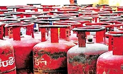 ಅಕ್ರಮವಾಗಿ ಗ್ಯಾಸ್ ಸಂಗ್ರಹ: ಪೊಲೀಸ್ ದಾಳಿ