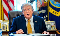 ಅಕ್ರಮ ವಲಸಿಗ ಅಮೆರಿಕ ತೊರೆದ್ರೆ 2.18 ಲಕ್ಷ ಕೊಡುಗೆ