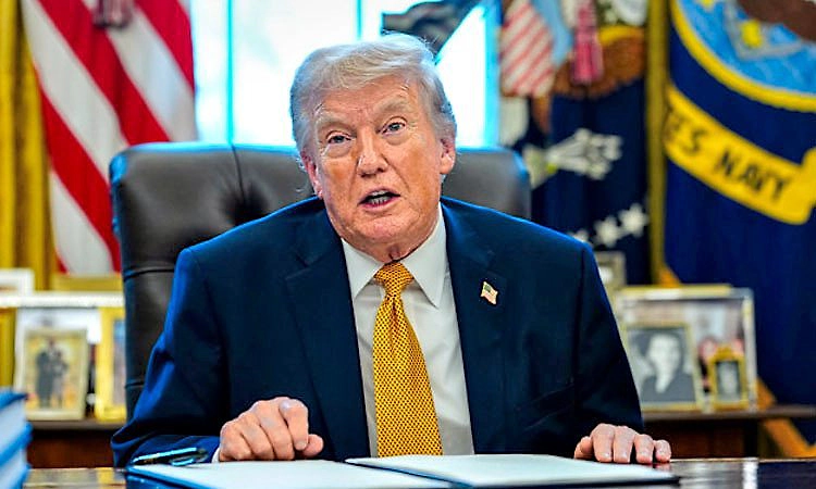 ಅಕ್ರಮ ವಲಸಿಗ ಅಮೆರಿಕ ತೊರೆದ್ರೆ 2.18 ಲಕ್ಷ ಕೊಡುಗೆ