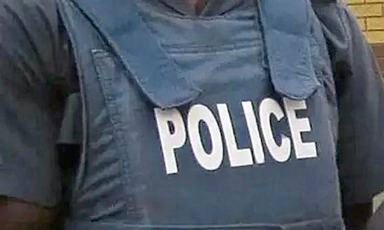 ಅಕ್ರಮ ಜಾನುವಾರು ಹತ್ಯೆ ಸ್ಥಳಕ್ಕೆ ಪೊಲೀಸ್ ದಾಳಿ 