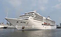New Mangalore port welcomes luxury cruise vessel “Seven Seas Mariner”