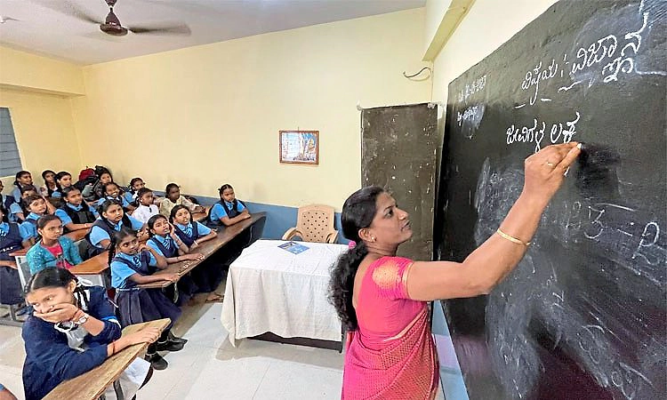 Bilingual teaching: ಹದಿನೈದು ಜಿಲ್ಲೆಗಳ ಸರಕಾರಿ ಪ್ರಾಥಮಿಕ ಶಾಲೆಗಳಲ್ಲಿ ದ್ವಿಭಾಷಾ ಬೋಧನೆ