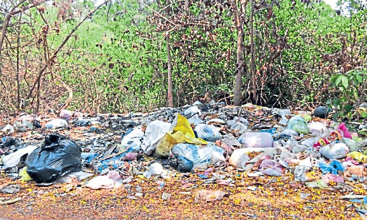 ಮೂಲ್ಕಿ ರೈಲು ನಿಲ್ದಾಣ ಸಂಪರ್ಕ ರಸ್ತೆ ಕಸ‌ಮಯ