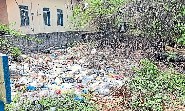 ಮಣಿಪಾಲದ ಅಂದಗೆಡಿಸುತ್ತಿರುವ ರಾಶಿ ರಾಶಿ ಕಸ!