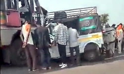Road crash in UP leaves 10 dead