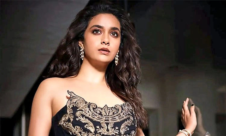‘ಮೊದಲು ದ್ವೇಷಿಸುತ್ತಿದ್ದೆ, ಈಗ ವ್ಯಸನಿಯಾಗಿದ್ದೇನೆ’: ಸರ್ಜರಿ ವದಂತಿಗೆ.. ಕೀರ್ತಿ ಸುರೇಶ್ 