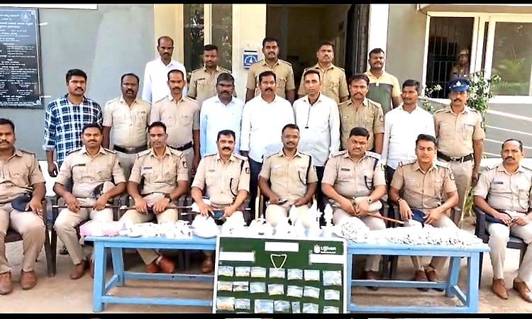 ಅಂತಾರಾಜ್ಯ ಕಳ್ಳರಿಬ್ಬರ ಬಂಧನ: ಚಿನ್ನಾಭರಣ ಸೇರಿದಂತೆ 1.15 ಕೋಟಿ ರೂ. ಮೌಲ್ಯದ ವಸ್ತುಗಳು ವಶ