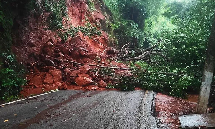Landslide blocks Gokarna-Tadadi main road