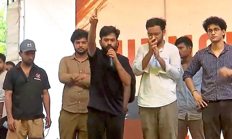 ವಾಂಗ್ಚುಕ್‌ ಆಸ್ಪತ್ರೆ ದಾಖಲು ಬೆನ್ನಲ್ಲೇ ಉಪವಾಸ ಸತ್ಯಾಗ್ರಹ ಆರಂಭಿಸಿದ ಅಭಿಜೀತ್ ದೀಪ್ಕೆ