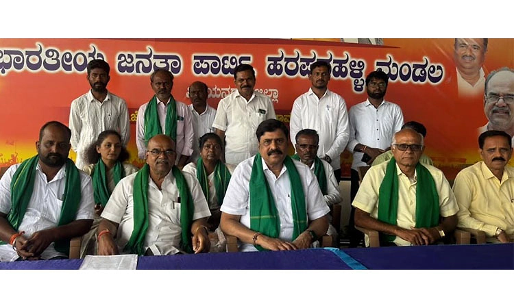 Harapanahalli:ಸರ್ಕಾರ ಕೂಡಲೇ ಬರಗಾಲ ಘೋಷಿಸಿ, ರೈತರಿಗೆ ಬರ ಪರಿಹಾರ ನೀಡಲಿ: ಕರುಣಾಕರ ರೆಡ್ಡಿ