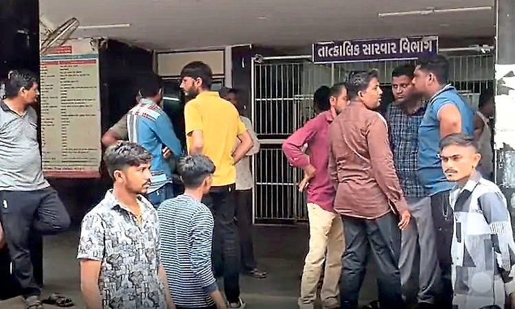 Gujarat: Three men die after falling into open well while fleeing suspected police raid