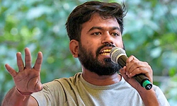 ರಾಜಕಾರಣಿಗಳು ತಮ್ಮ ಮಕ್ಕಳನ್ನು 1 ದಿನ ಹಳ್ಳಿ ಶಾಲೆಗೆ ಕಳಿಸಲಿ: ದೀಪ್ಕೆ