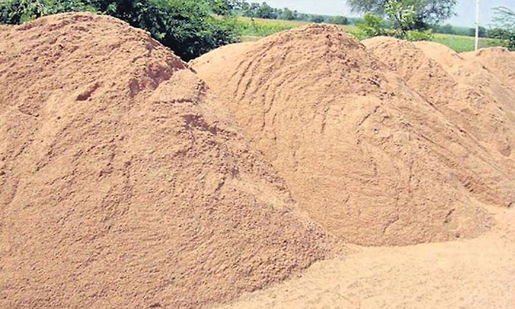 ಮರಳು ಅಕ್ರಮವಾಗಿ ಸಂಗ್ರಹಿಸಿ ಸಾಗಾಟ : ಮರಳು ಅಕ್ರಮವಾಗಿ ಸಾಗಣೆ: 2 ಟಿಪ್ಪರ್ ವಶ
