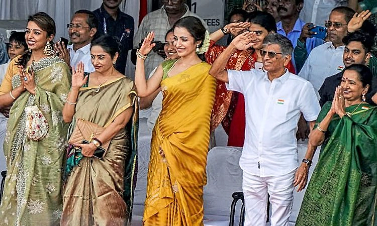 ಸ್ವಾತಂತ್ರ್ಯ ದಿನ ತ್ರಿಷಾಗೆ ಮೊದಲ ಸಾಲಿನ ಆಸನ: ಡಿಎಂಕೆ ಆಕ್ರೋಶ