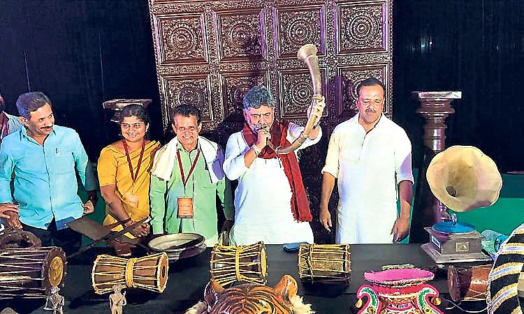 Mangaluru: ತುಳುನಾಡ ಸಂಸ್ಕೃತಿಗೆ ಮನಸೋತ ಡಿಕೆಶಿ, ಸಚಿವರು