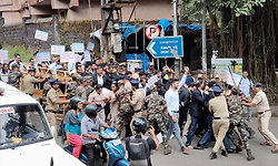 ಮಂಗಳೂರಿನಲ್ಲಿ ಕ್ಯಾಬಿನೆಟ್ ಮೀಟಿಂಗ್: ಬೇಡಿಕೆಗಳಿಗಾಗಿ ವಿವಿಧ ಸಂಘಟನೆಗಳ ಪ್ರತಿಭಟನೆ