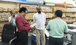 Mangaluru: ಬೇಕರಿ ತಿಂಡಿಗಳ ರಿಪ್ಯಾಕ್ ಮಾಡಿ ಮಾರಾಟ: ಆಹಾರ ಸುರಕ್ಷತಾ ಅಧಿಕಾರಿಗಳ ದಾಳಿ
