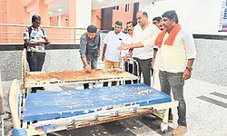 ಉಡುಪಿ ಜಿಲ್ಲಾಸ್ಪತ್ರೆ ಹೊಸ ಕಟ್ಟಡ:ಬೇರೆ ಬೆಡ್‌,ಪೀಠೊಪಕರಣ ಒದಗಿಸದಿದ್ದರೆ ಅಹೋರಾತ್ರಿ ಧರಣಿ