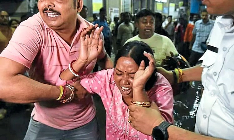ನನ್ನ ಕಣ್ಣೆದುರಲ್ಲೇ ತಾಯಿ ಮೃತಪಟ್ಟರು; ತಮ್ಮವರನ್ನು ಕಳೆದುಕೊಂಡ ಕುಟುಂಬಸ್ಥರ ಆಕ್ರಂದನ