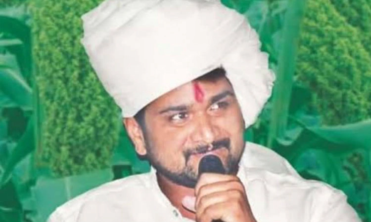 ಜೋಶಿ ಅವರೇ ರೈತರು ಟಾರ್ಗೆಟ್ ಮಾಡಲು ಬಂದಿಲ್ಲ: ಬೆಳೆದ ಅನ್ನಕ್ಕೆ ಬೆಲೆ ಕೇಳಲು ಬಂದಿವಿ