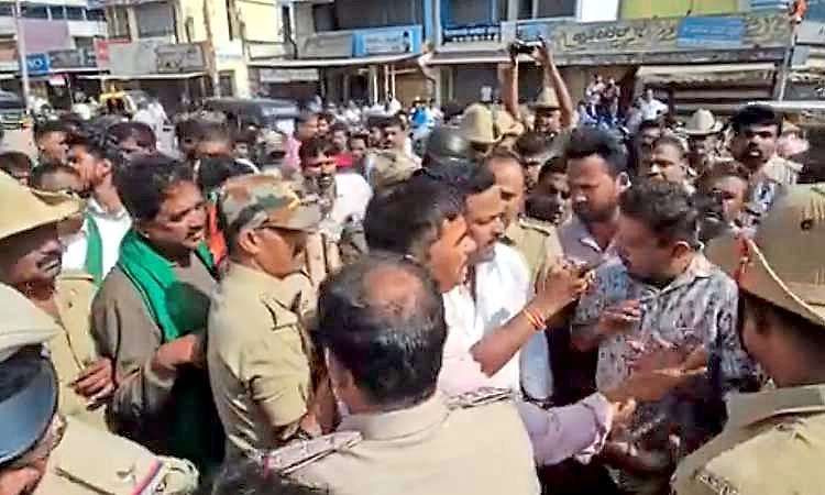 Davanagere: ಹೊನ್ನಾಳಿ- ನ್ಯಾಮತಿ ಬಂದ್... ಬಿಜೆಪಿ-ಕಾಂಗ್ರೆಸ್ ಕಾರ್ಯಕರ್ತರ ನಡುವೆ ವಾಗ್ವಾದ