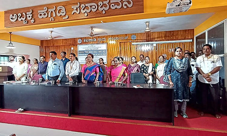 Katpadi: ಗ್ರಾ.ಪಂ.ನ 2025-26ನೇ ಸಾಲಿನ ಪ್ರಥಮ ಹಂತದ ಗ್ರಾಮ ಸಭೆ; ಗ್ರಾಮಸ್ಥರು ಗರಂ