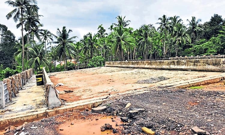 Karkala: ಮುಡಾರು ಹೆದ್ದಾರಿ ಸೇತುವೆಗೆ ಬಿಡದ ಗ್ರಹಣ