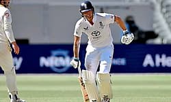 ಆ್ಯಷಸ್‌: ಆಸೀಸ್‌ ವಿರುದ್ಧ ಇಂಗ್ಲೆಂಡ್‌ ಸಾಧಾರಣ ಮೊತ್ತ    