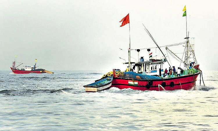 ಅಳಿವೆ ಬಾಗಿಲಿನಲ್ಲಿ ಹೂಳು; ಸರಕಾರ ಕೇಳುತ್ತಿಲ್ಲ ಮೀನುಗಾರರ ಗೋಳು!