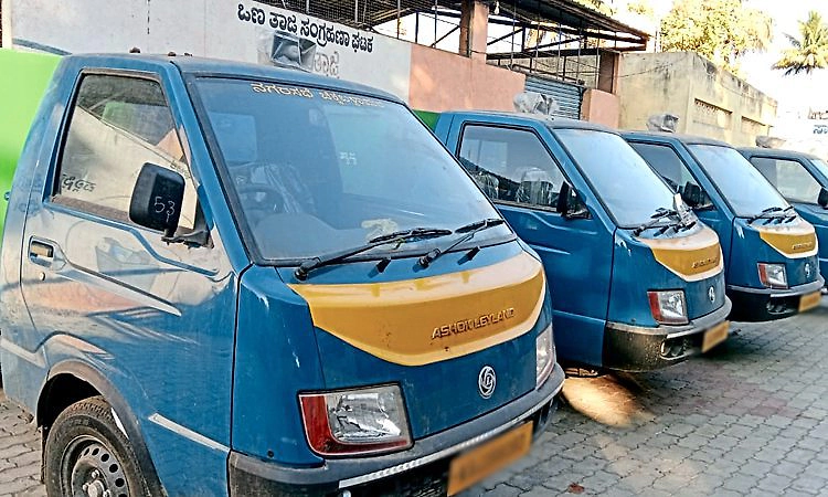 Chikkaballapur: ತುಕ್ಕು ಹಿಡಿಯುತ್ತಿವೆ ಸ್ವಚ್ಛತೆಗೆ ಬಂದ ಆಟೋ ಟಿಪ್ಪರ್‌ಗಳು!