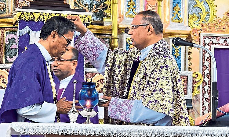 Mangaluru: ಬೂದಿ ಹಚ್ಚಿ ತಪಸ್ಸು ಕಾಲ ಆರಂಭಿಸಿದ ಕ್ರೈಸ್ತರು