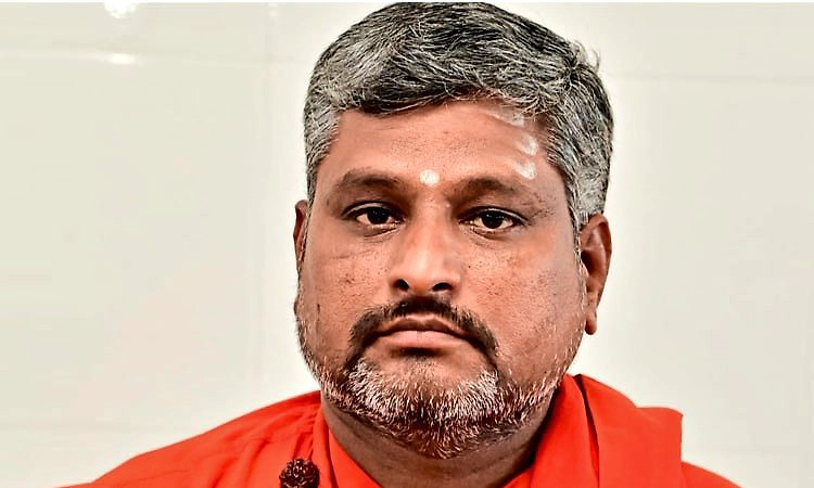 ವಾಲ್ಮೀಕಿ ಪ್ರಸನ್ನಾನಂದ ಶ್ರೀಗಳಿಗೆ ಲಘು ಹೃದಯಾಘಾತ: ಆಸ್ಪತ್ರೆಗೆ ದಾಖಲು