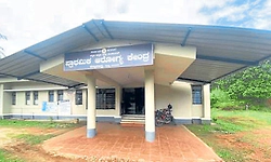 Sullia: ಕೊಲ್ಲಮೊಗ್ರು ಪಿಎಚ್‌ಸಿ: ವೈದ್ಯರೇ ಇಲ್ಲ, ಸಿಬಂದಿಯೂ ಕೊರತೆ