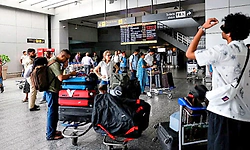 Technical snag: ದಿಲ್ಲಿ ಸೇರಿ ಕೆಲ ಏರ್ಪೋರ್ಟಲ್ಲಿ ತಾಂತ್ರಿಕ ಸಮಸ್ಯೆ: ವಿಳಂಬ