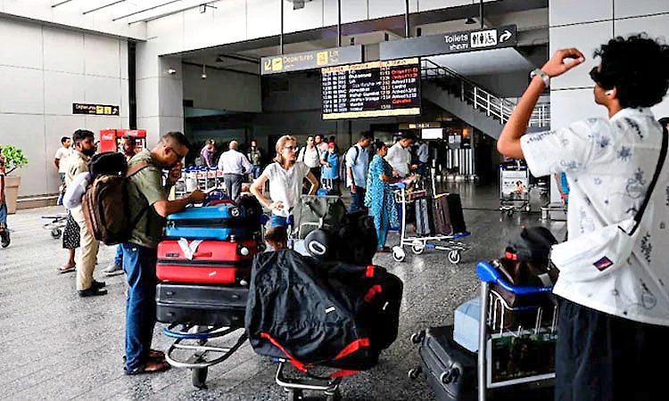 Technical snag: ದಿಲ್ಲಿ ಸೇರಿ ಕೆಲ ಏರ್ಪೋರ್ಟಲ್ಲಿ ತಾಂತ್ರಿಕ ಸಮಸ್ಯೆ: ವಿಳಂಬ