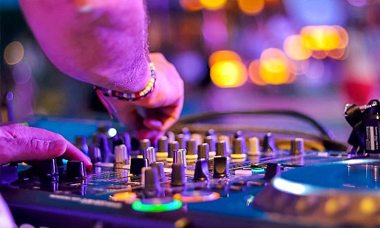 ಡಿಜೆ ನಿರ್ಬಂಧ: ಆಯೋಜಕರೇ ಕಠಿನ ನಿಲುವು ತಳೆಯಲಿ