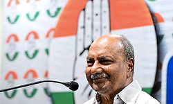 ಎಷ್ಟೇ ಕಷ್ಟವಾದರೂ ಹೈಕಮಾಂಡ್ ನಿರ್ಧಾರಕ್ಕೆ ಬದ್ಧರಾಗಿ: ಸುಧಾಕರನ್‌ಗೆ ಎ.ಕೆ. ಆಂಟನಿ ಕಿವಿಮಾತು