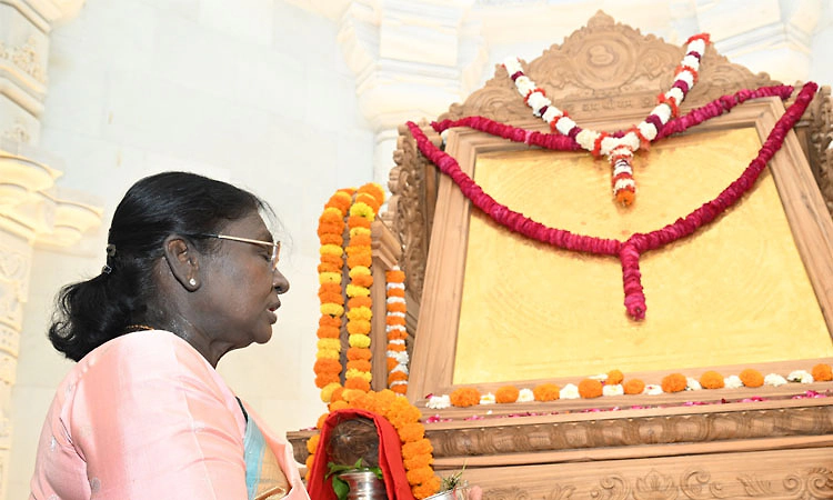 ಅಯೋಧ್ಯೆ ರಾಮ ಮಂದಿರಕ್ಕೆ ರಾಷ್ಟ್ರಪತಿ ಮುರ್ಮು ಭೇಟಿ: ಶ್ರೀ ರಾಮ ಯಂತ್ರ ಪ್ರತಿಷ್ಠಾಪನೆ