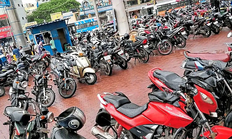 ಥಿಯೇಟರ್‌ನಲ್ಲಿ ಪಾರ್ಕಿಂಗ್‌ ಶುಲ್ಕ ವಿಧಿಸುವಂತಿಲ್ಲ.. ಆದೇಶಕ್ಕೆ ಹೈಕೋರ್ಟ್‌ ತಡೆ