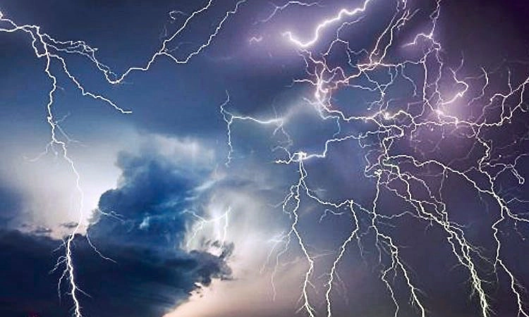 ಕರಾವಳಿಯಲ್ಲಿ ಬಿಸಿಗಾಳಿಯ ಜತೆಗೆ ಸಿಡಿಲಬ್ಬರ ಸಾಧ್ಯತೆ