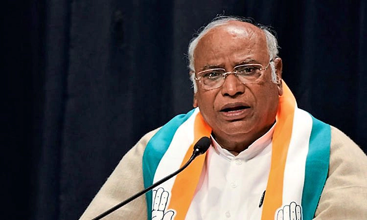 ಪ್ರಧಾನಿ ಮೋದಿ ಅಧಿಕೃತ ಭಾಷಣವನ್ನು ಕೆಸರೆರಚಾಟದ ರಾಜಕೀಯ ಭಾಷಣವನ್ನಾಗಿಸಿದರು: ಕಾಂಗ್ರೆಸ್