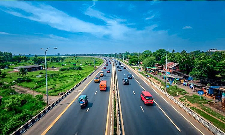 ರಾಷ್ಟ್ರೀಯ ಹೆದ್ದಾರಿಯಲ್ಲಿ ವಾಹನ ನಿಲುಗಡೆ ಸಲ್ಲ: ಸುಪ್ರೀಂ ಕೋರ್ಟ್