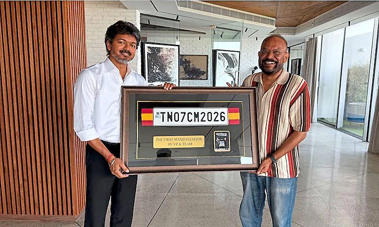 'GOAT ' ಚಿತ್ರದ ಐಕಾನಿಕ್ ನಂಬರ್ ಪ್ಲೇಟ್ ಸಿಎಂ ವಿಜಯ್‌ಗೆ ಉಡುಗೊರೆ ನೀಡಿದ ನಿರ್ದೇಶಕ!