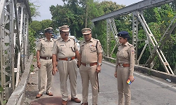 Two court staff killed as car crashes into iron bridge near Kollegal